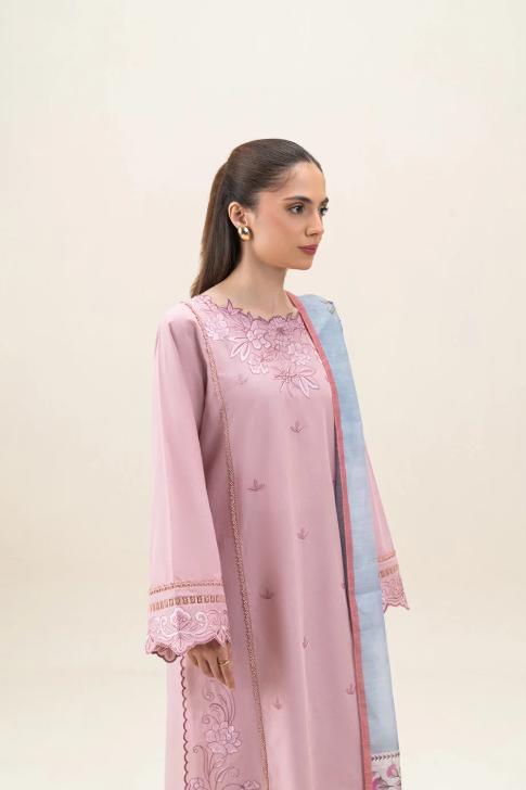 3 PIECE EMBROIDERED LAWN SUIT