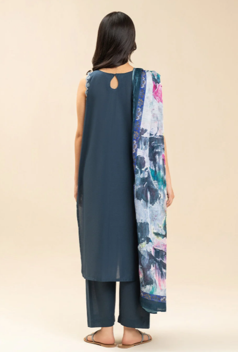 3 PIECE EMBROIDERED LAWN SUIT